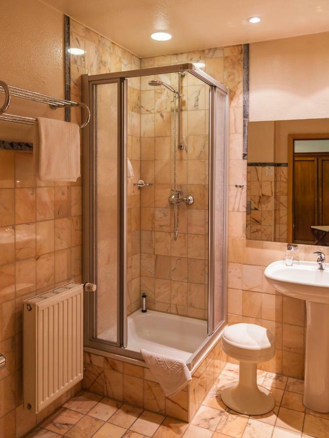 Hotel Ratskeller Schwarzenberg シュヴァルツェンベルク エクステリア 写真
